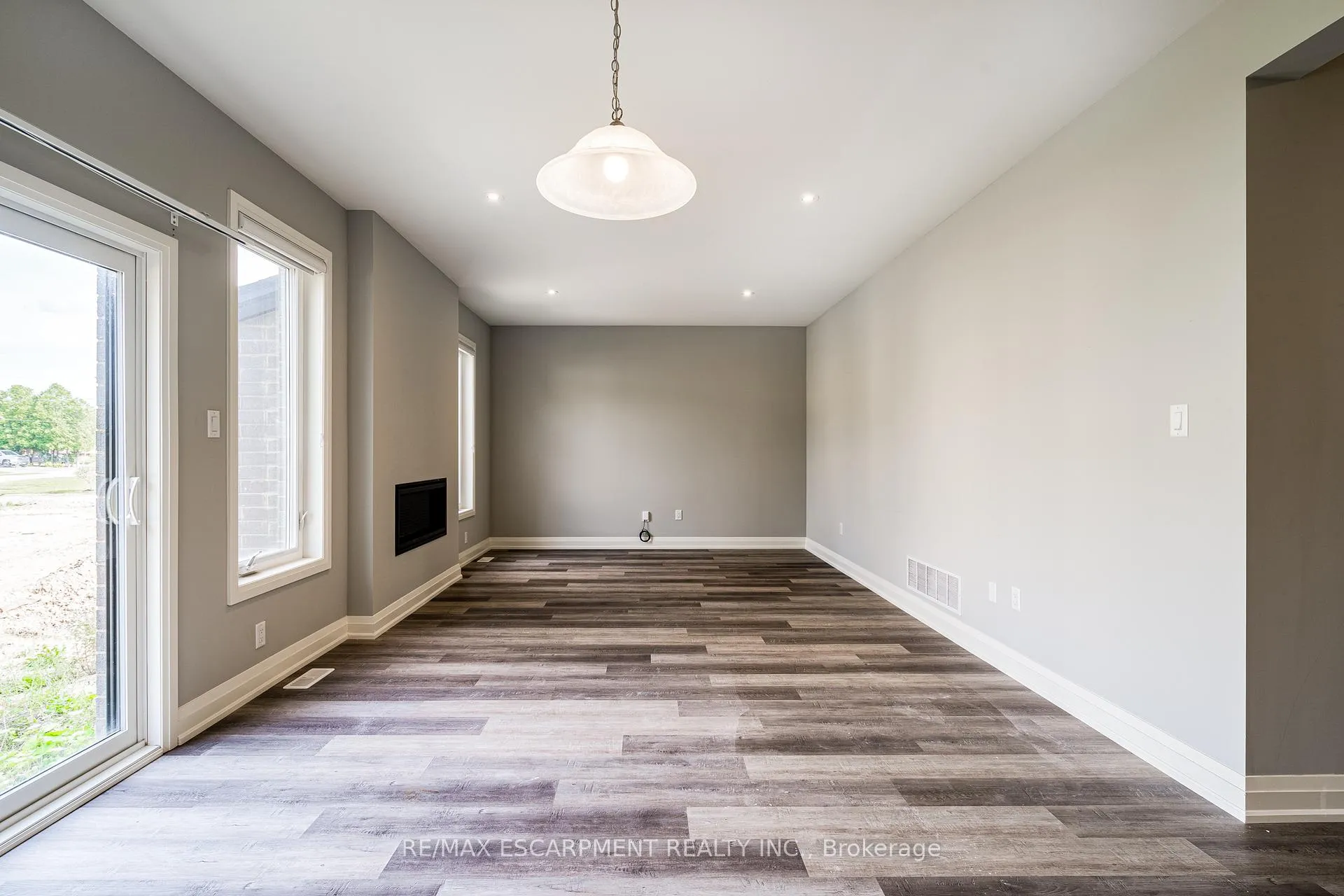Photo 18 of 219 Klein Circle, Hamilton, Ancaster — HOMEH