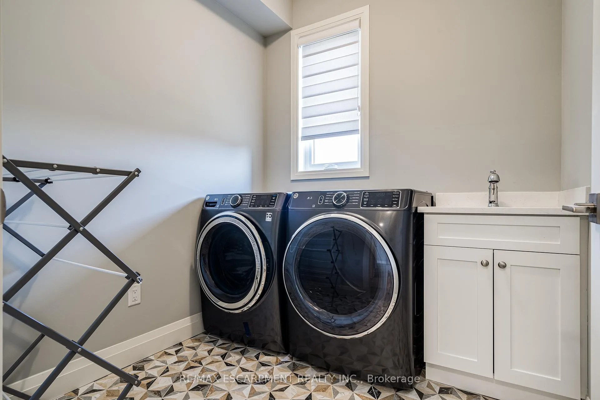 Photo 20 of 219 Klein Circle, Hamilton, Ancaster — HOMEH