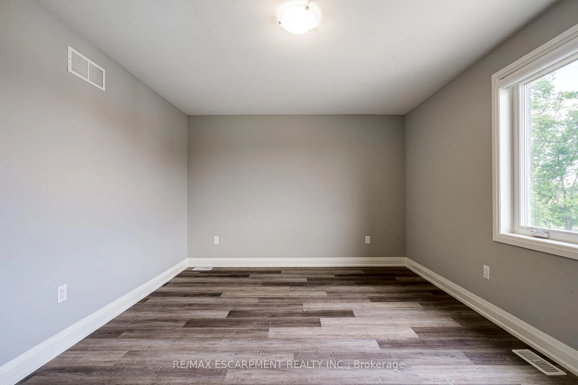 Photo 22 of 219 Klein Circle, Hamilton, Ancaster — HOMEH