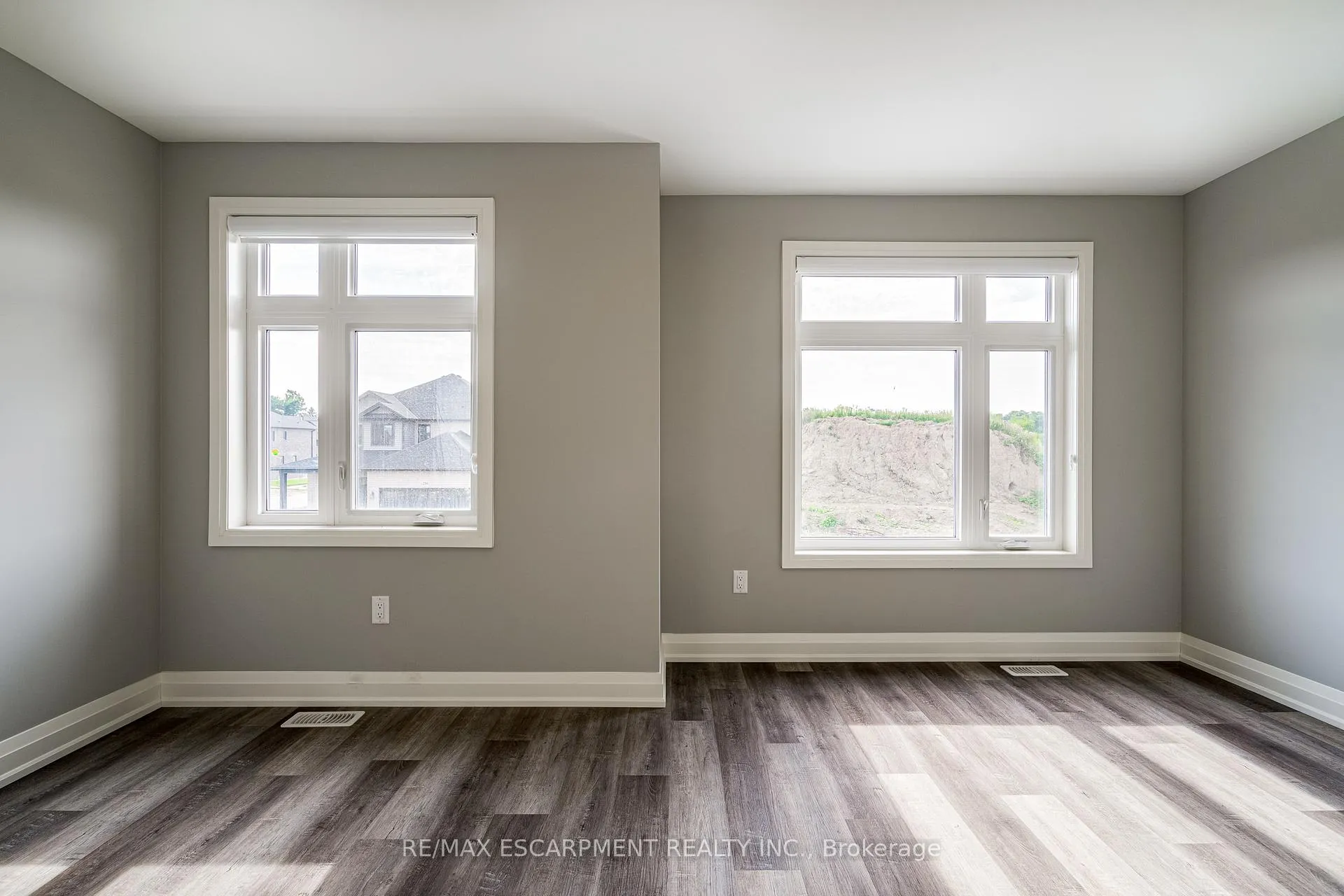 Photo 26 of 219 Klein Circle, Hamilton, Ancaster — HOMEH