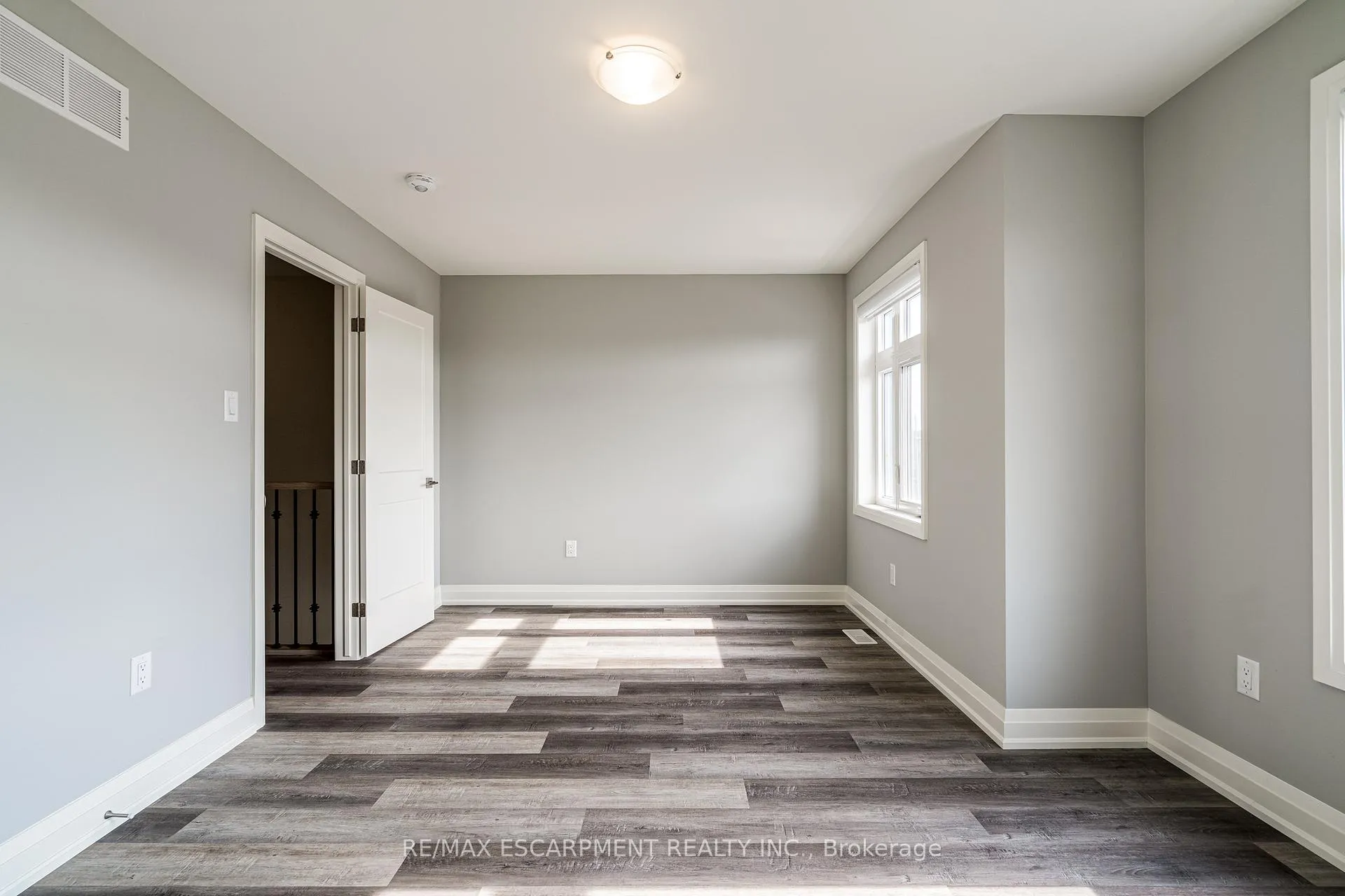 Photo 27 of 219 Klein Circle, Hamilton, Ancaster — HOMEH