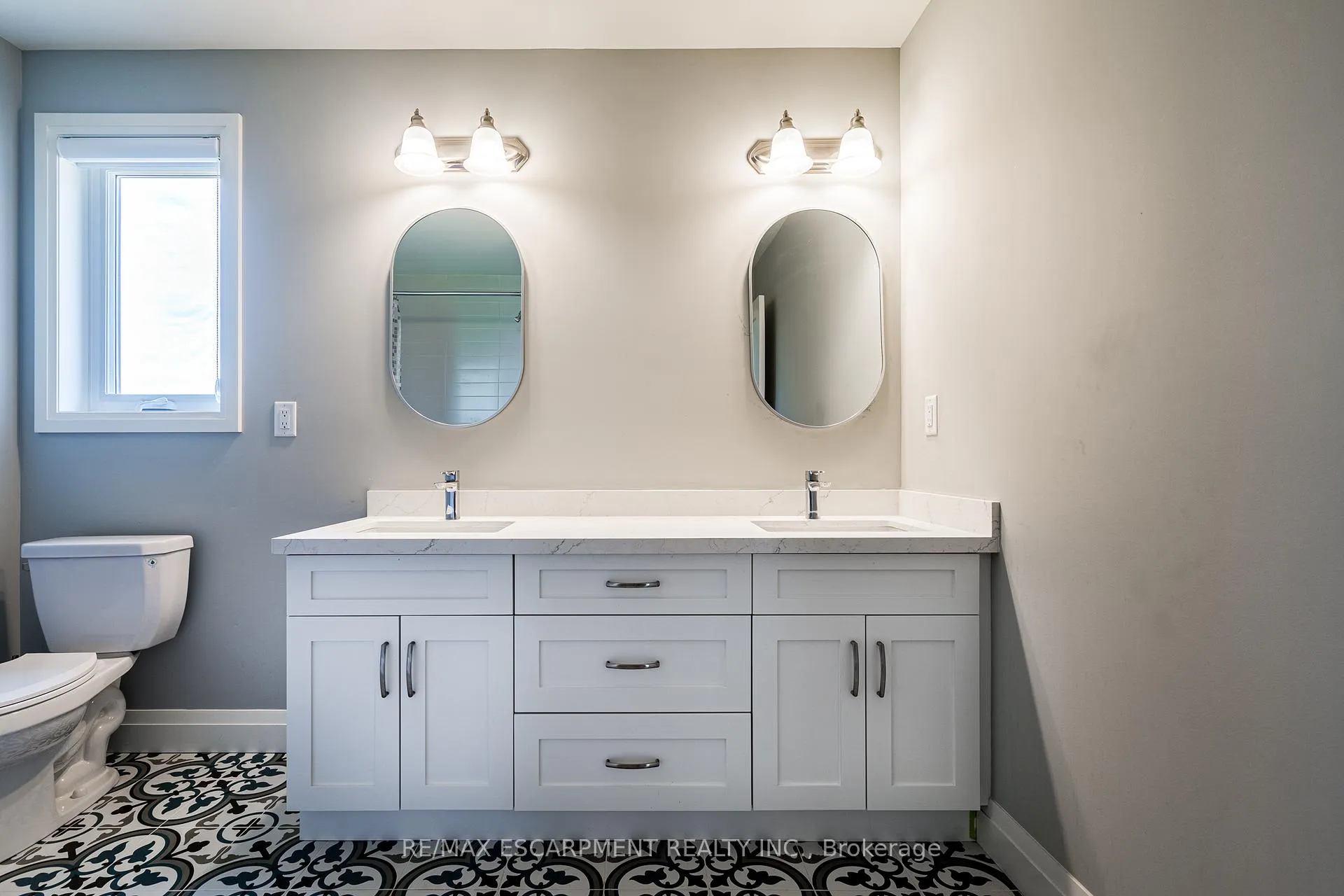 Photo 28 of 219 Klein Circle, Hamilton, Ancaster — HOMEH