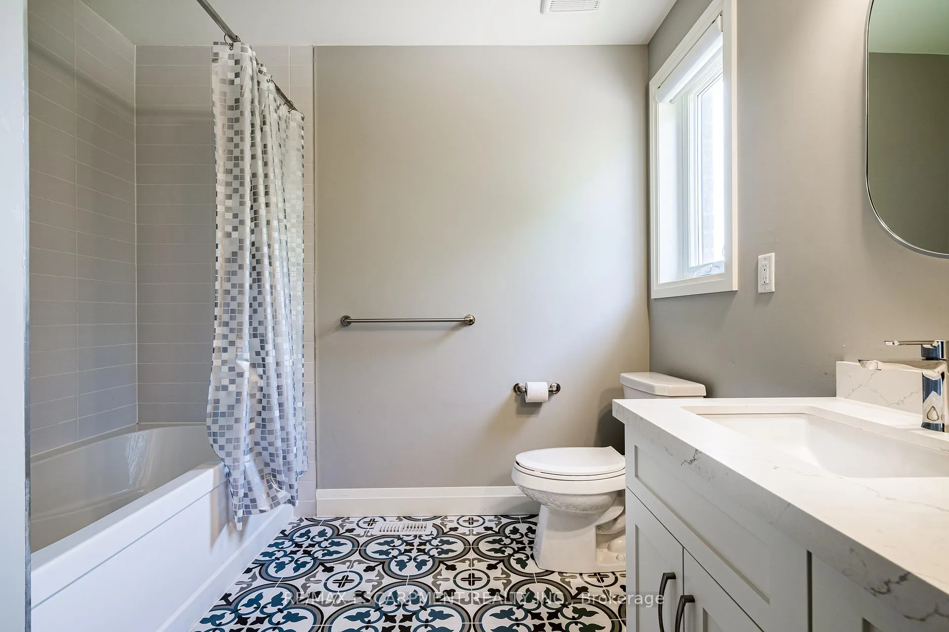 Photo 29 of 219 Klein Circle, Hamilton, Ancaster — HOMEH