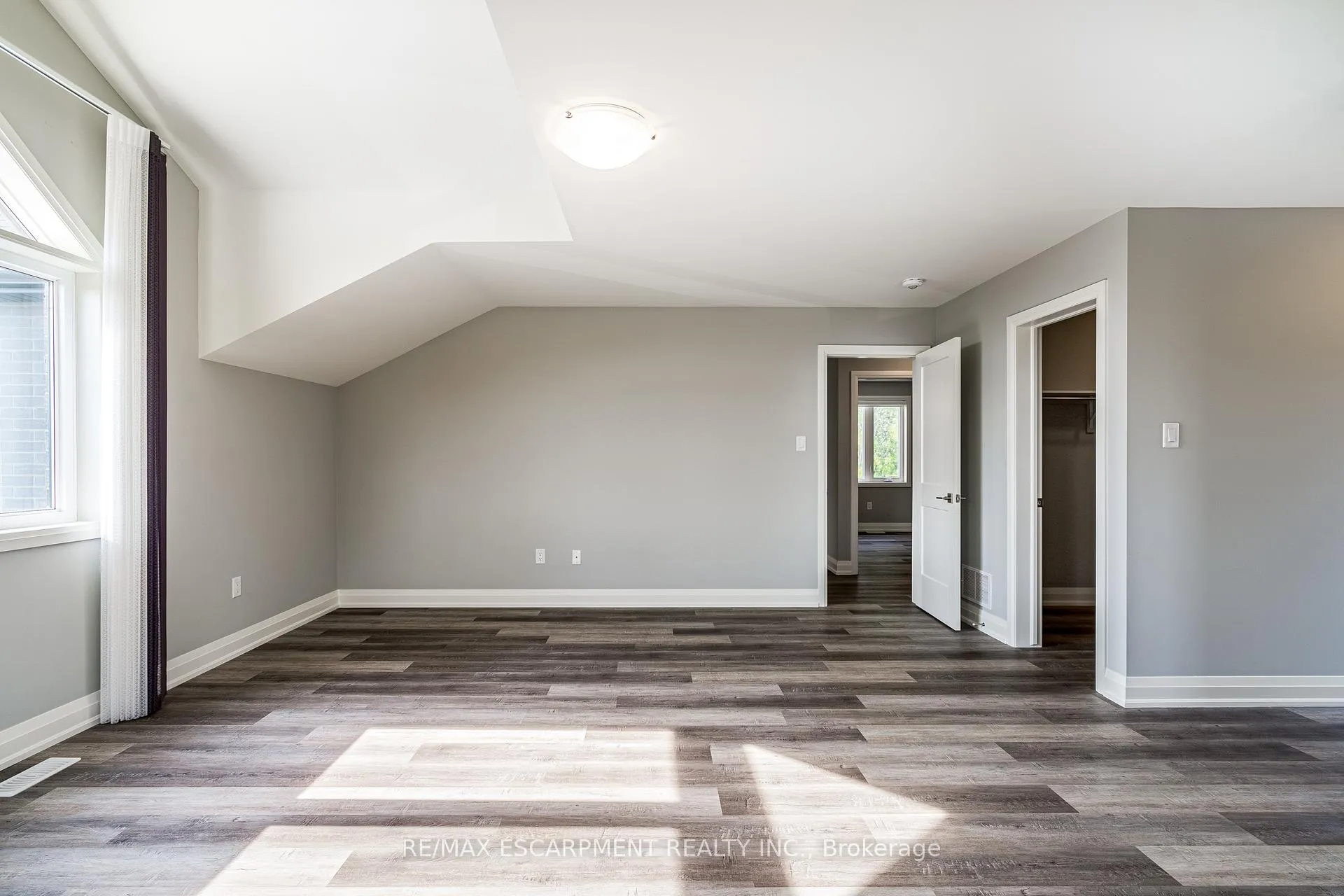 Photo 33 of 219 Klein Circle, Hamilton, Ancaster — HOMEH
