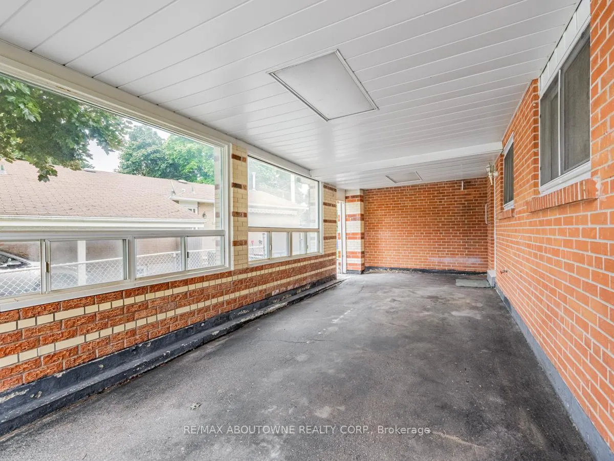 Photo 3 of 39 Northwood Drive, Brampton, Northwood Park — HOMEH