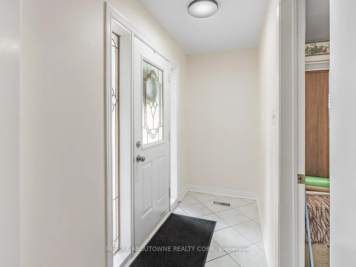 Photo 4 of 39 Northwood Drive, Brampton, Northwood Park — HOMEH