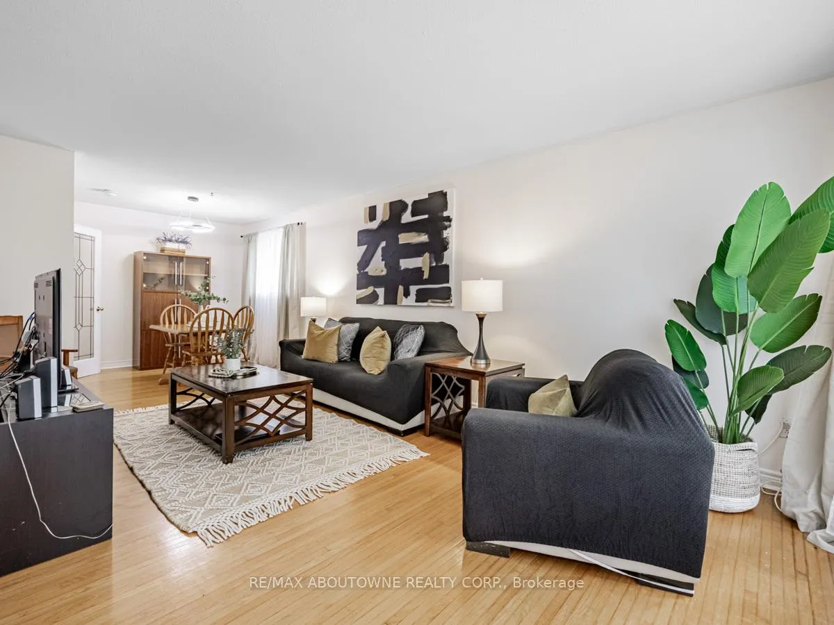 Photo 5 of 39 Northwood Drive, Brampton, Northwood Park — HOMEH