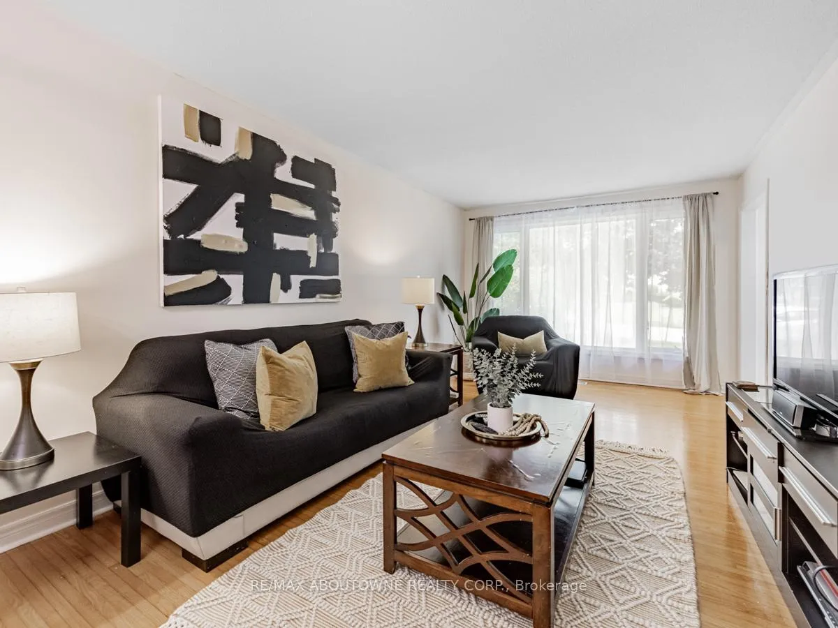 Photo 8 of 39 Northwood Drive, Brampton, Northwood Park — HOMEH