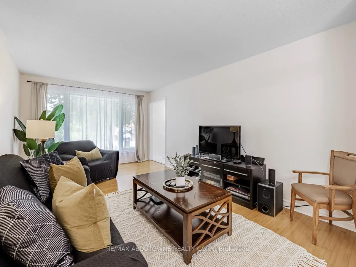 Photo 9 of 39 Northwood Drive, Brampton, Northwood Park — HOMEH