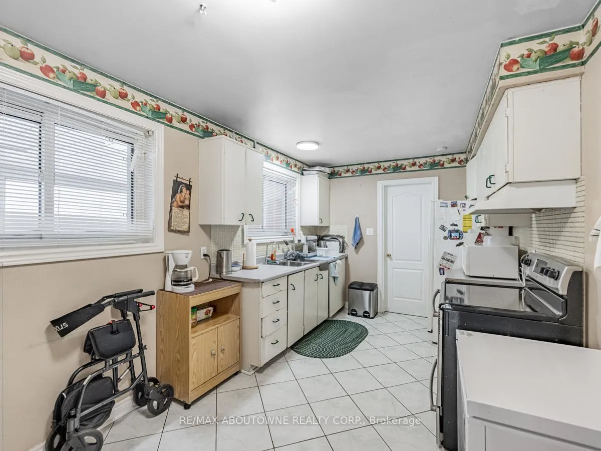 Photo 12 of 39 Northwood Drive, Brampton, Northwood Park — HOMEH