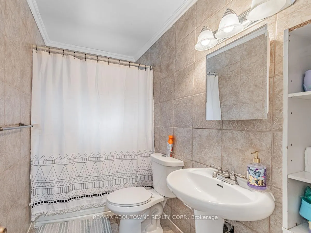 Photo 14 of 39 Northwood Drive, Brampton, Northwood Park — HOMEH