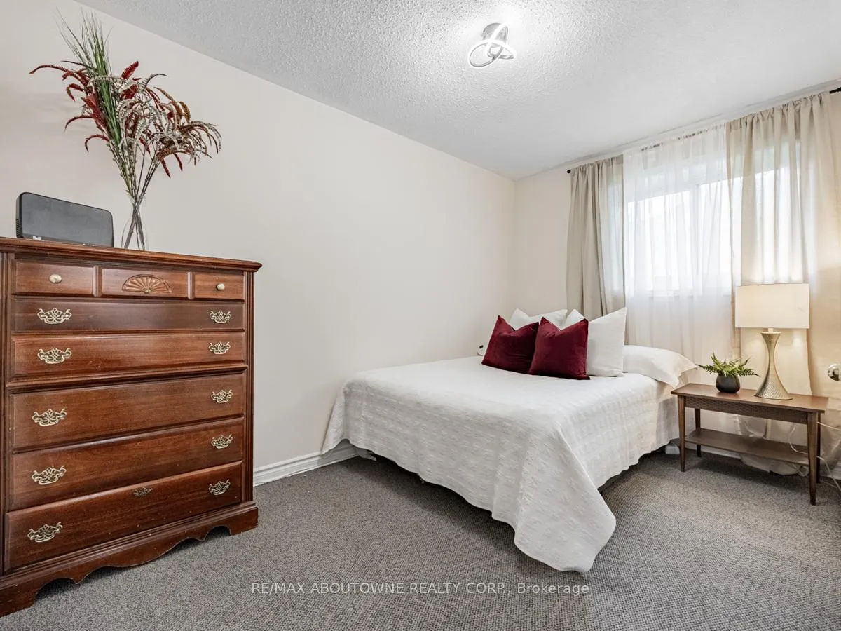 Photo 15 of 39 Northwood Drive, Brampton, Northwood Park — HOMEH