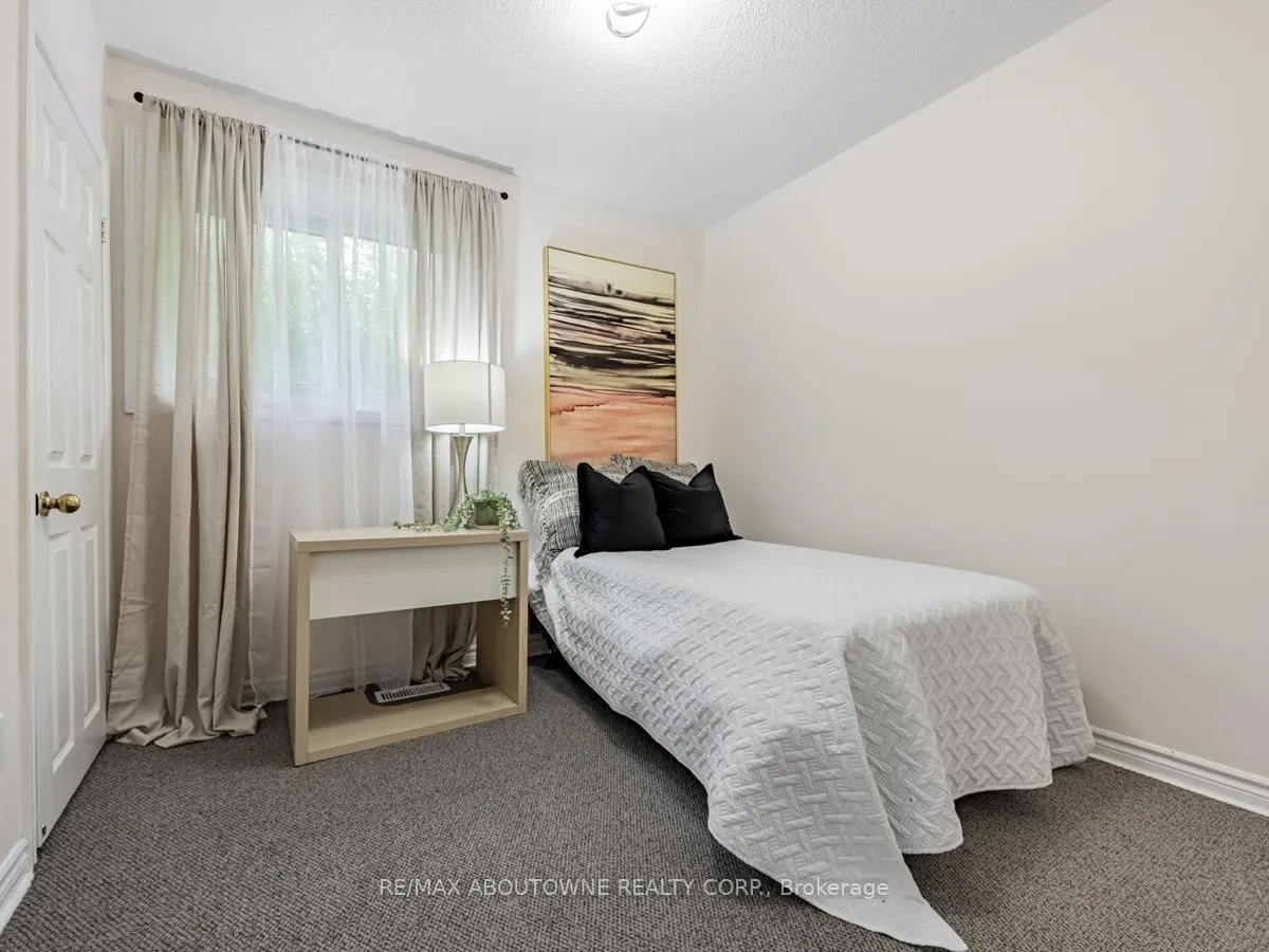 Photo 16 of 39 Northwood Drive, Brampton, Northwood Park — HOMEH