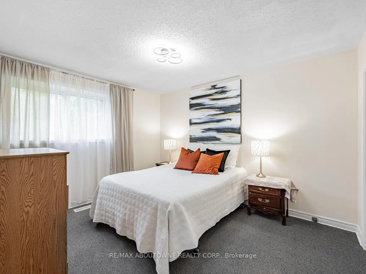 Photo 17 of 39 Northwood Drive, Brampton, Northwood Park — HOMEH