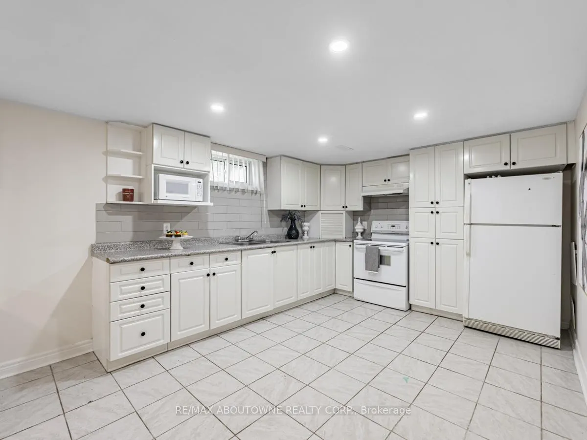 Photo 19 of 39 Northwood Drive, Brampton, Northwood Park — HOMEH