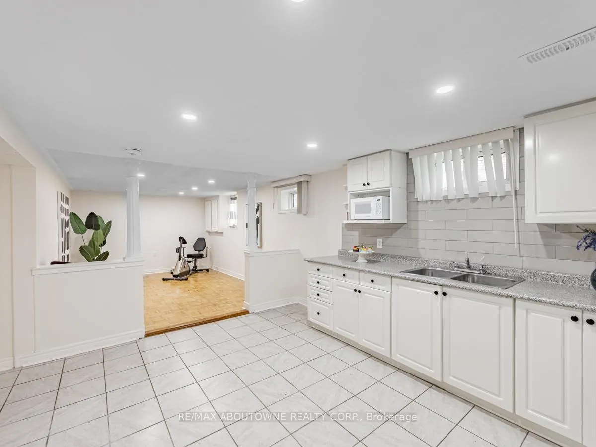 Photo 21 of 39 Northwood Drive, Brampton, Northwood Park — HOMEH