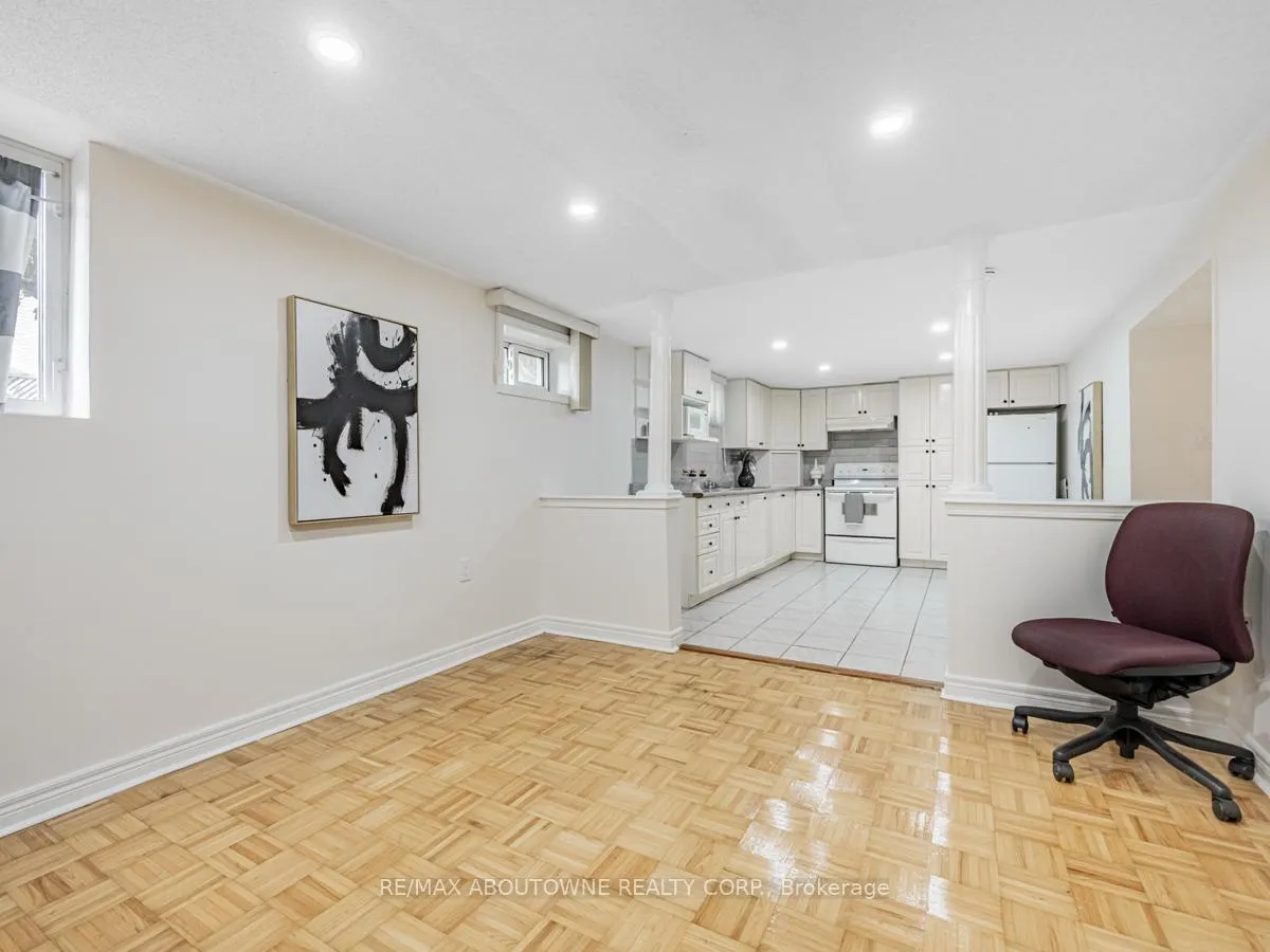 Photo 23 of 39 Northwood Drive, Brampton, Northwood Park — HOMEH