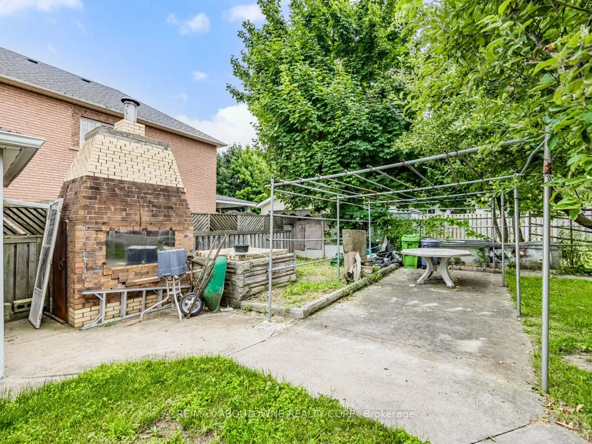 Photo 30 of 39 Northwood Drive, Brampton, Northwood Park — HOMEH