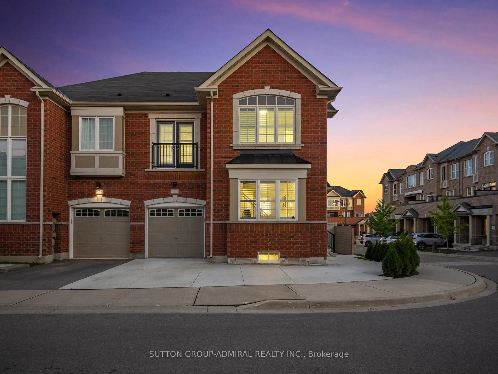 Photo 3 of 1 Harcourt Street, Vaughan, Patterson — HOMEH