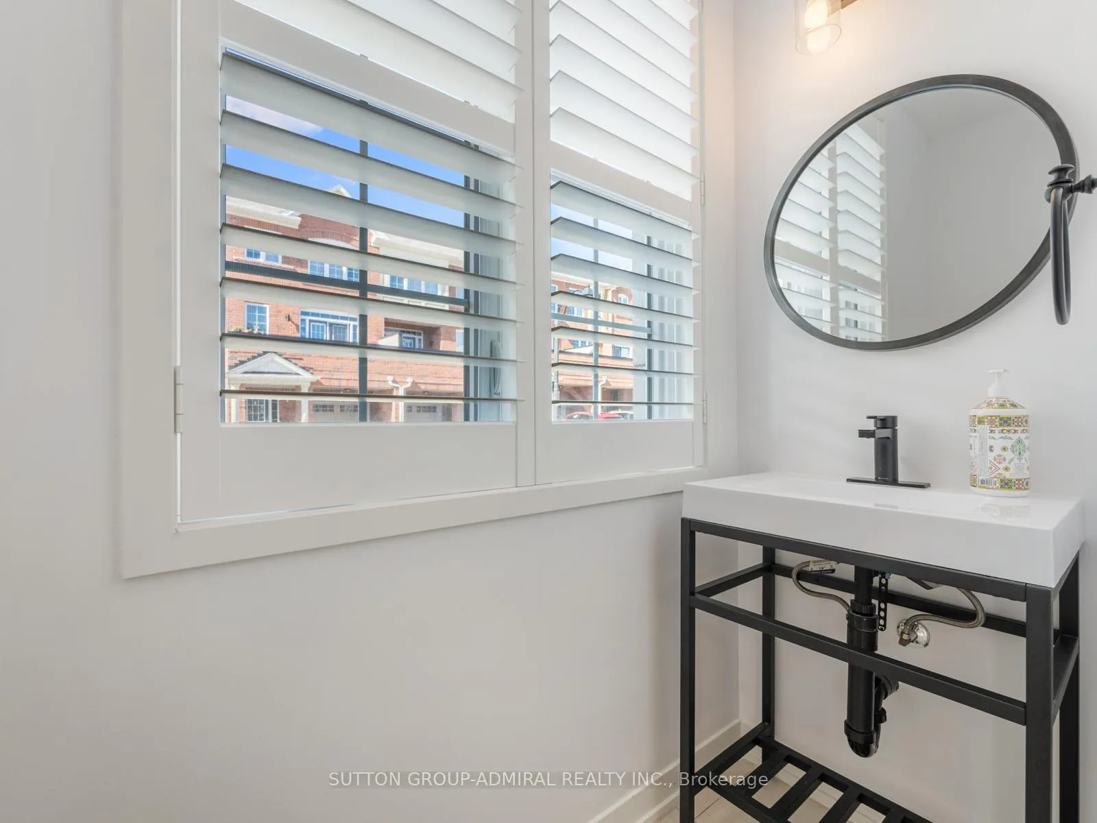 Photo 8 of 1 Harcourt Street, Vaughan, Patterson — HOMEH