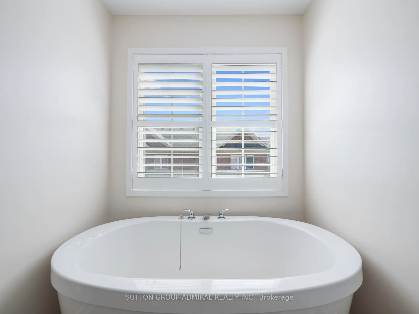 Photo 12 of 1 Harcourt Street, Vaughan, Patterson — HOMEH