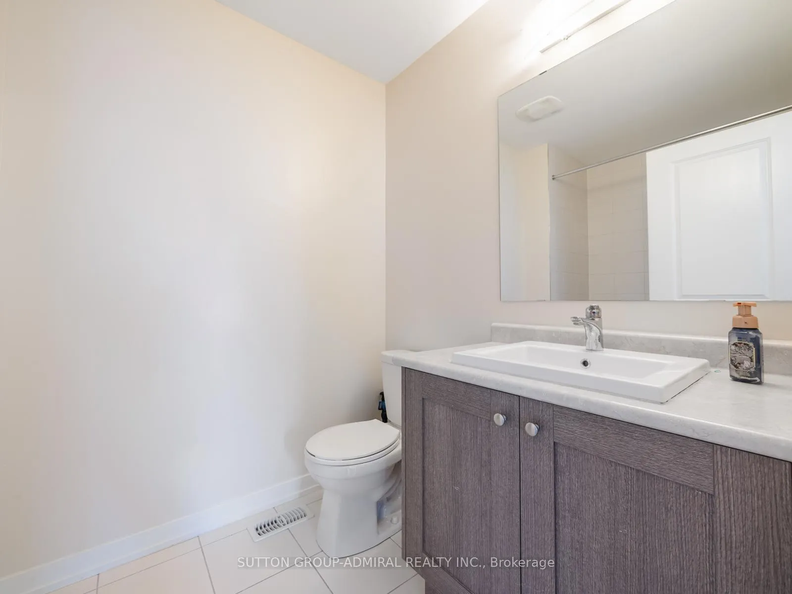 Photo 16 of 1 Harcourt Street, Vaughan, Patterson — HOMEH