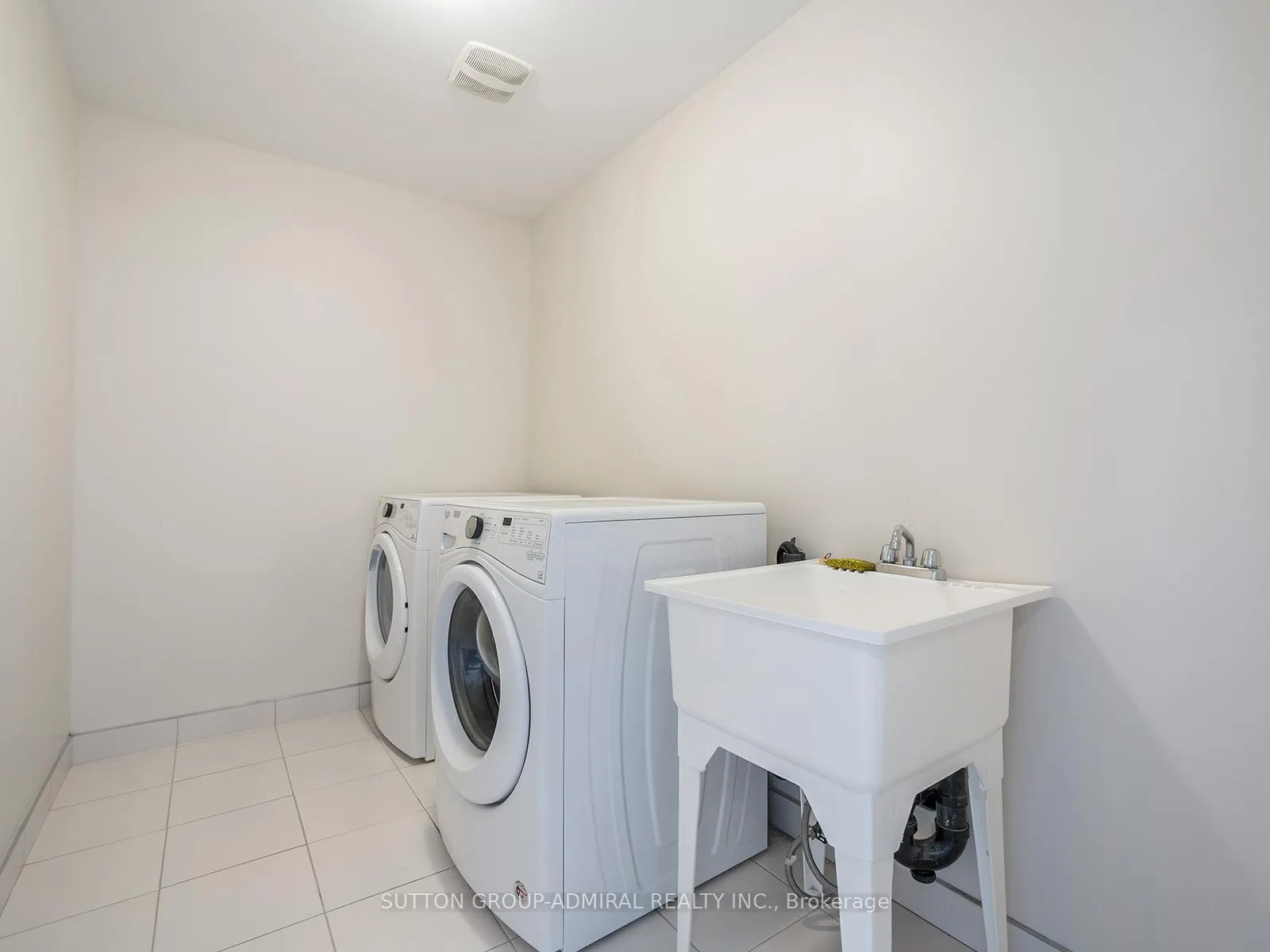 Photo 17 of 1 Harcourt Street, Vaughan, Patterson — HOMEH