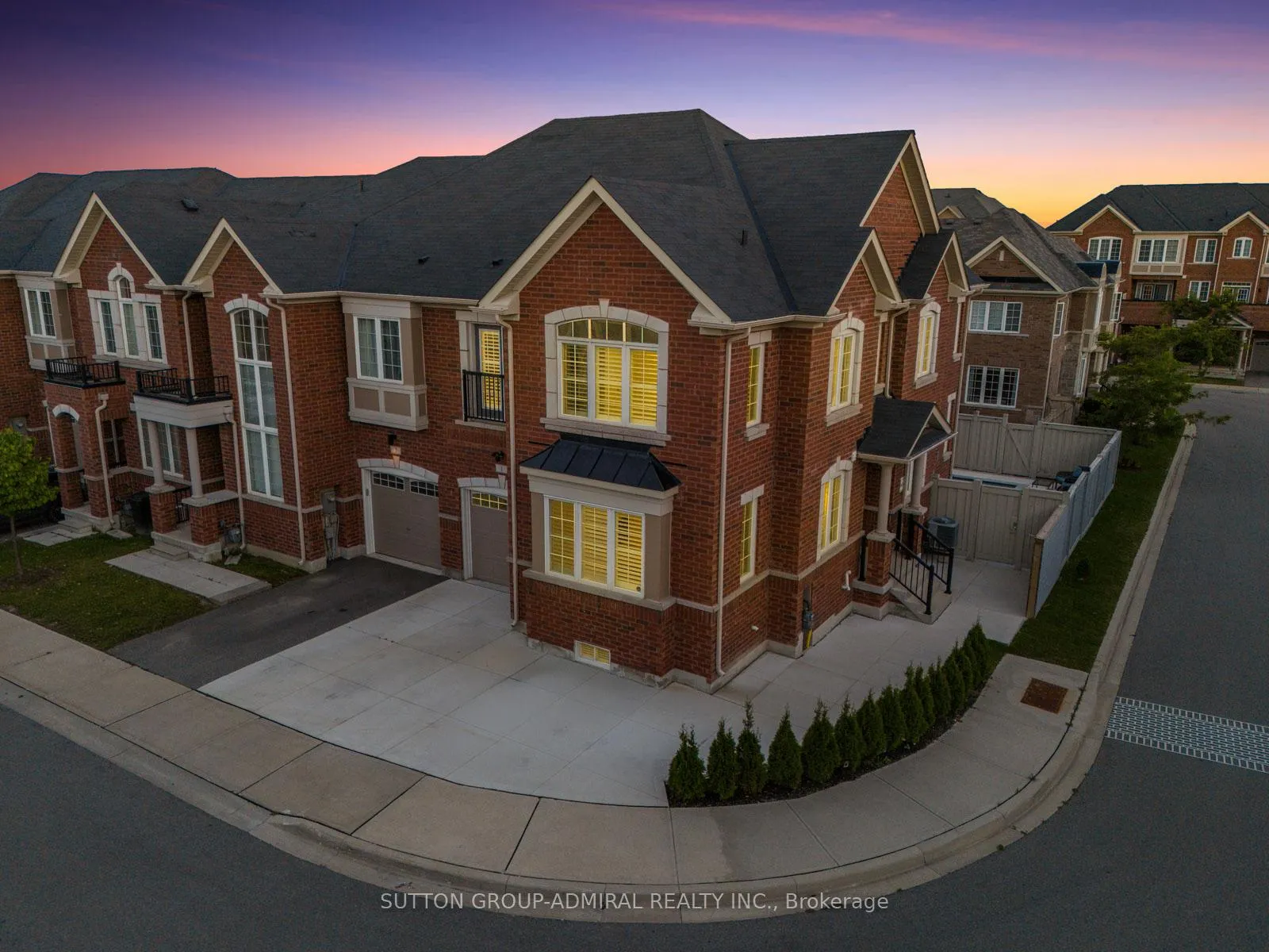 Photo 26 of 1 Harcourt Street, Vaughan, Patterson — HOMEH