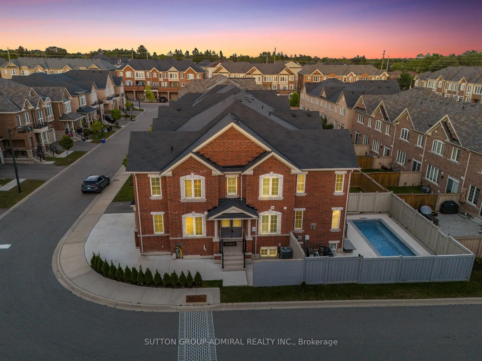 Photo 27 of 1 Harcourt Street, Vaughan, Patterson — HOMEH
