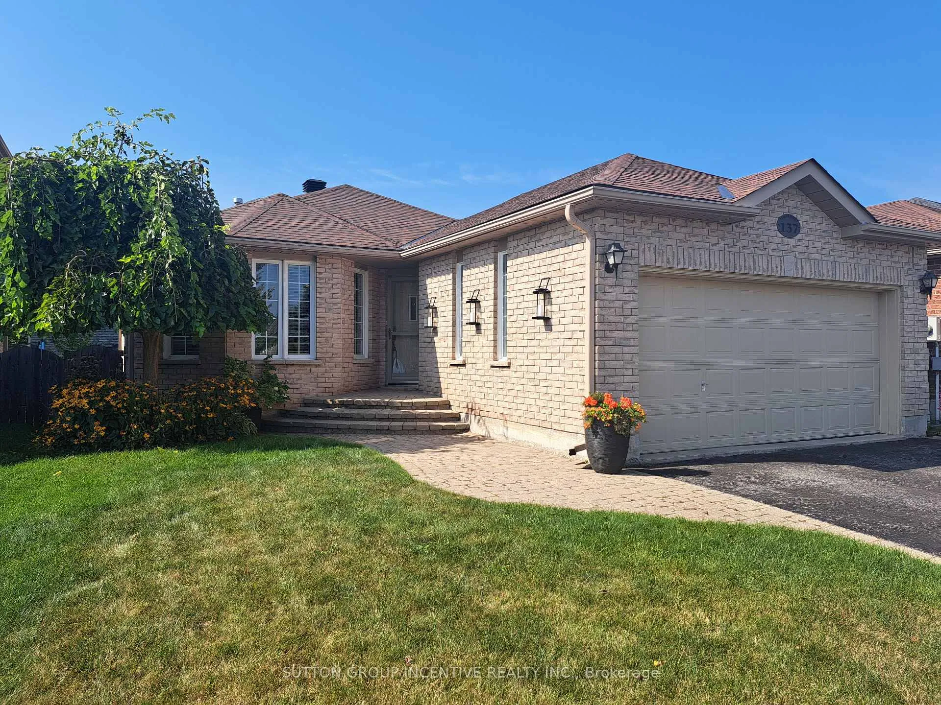 Photo 1 of 137 Dean Avenue, Barrie, Painswick South — HOMEH