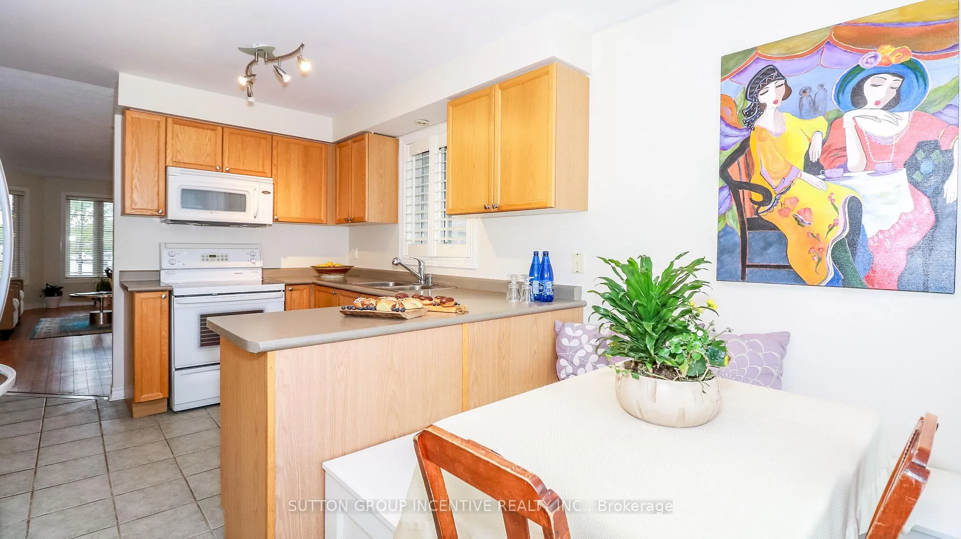 Photo 6 of 137 Dean Avenue, Barrie, Painswick South — HOMEH