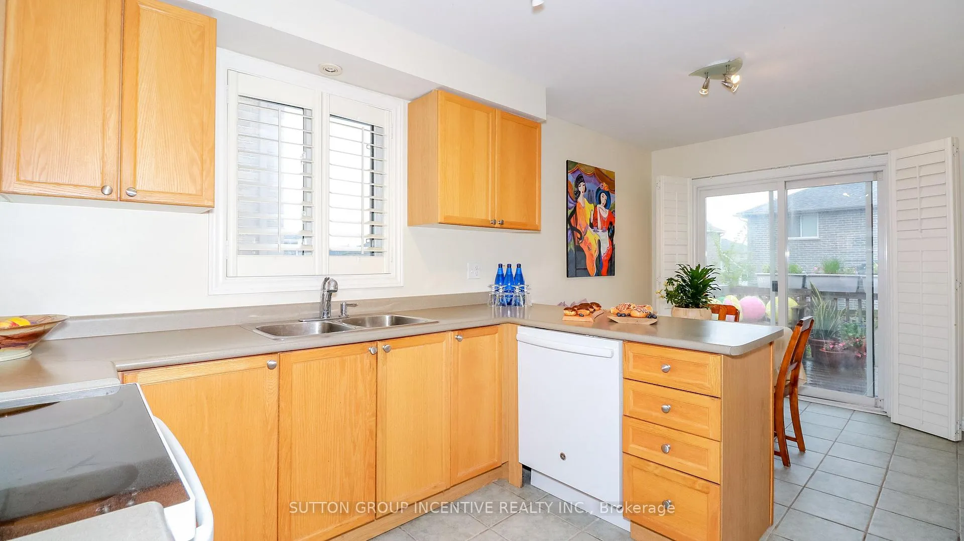 Photo 7 of 137 Dean Avenue, Barrie, Painswick South — HOMEH