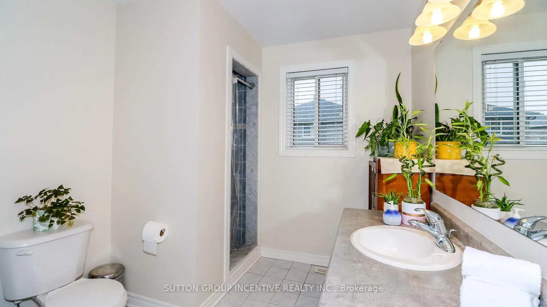 Photo 13 of 137 Dean Avenue, Barrie, Painswick South — HOMEH