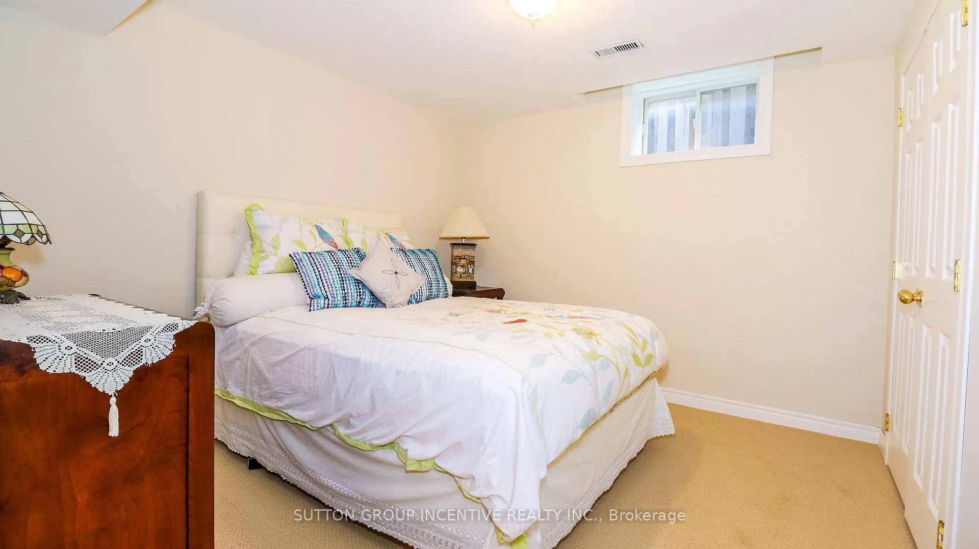 Photo 18 of 137 Dean Avenue, Barrie, Painswick South — HOMEH
