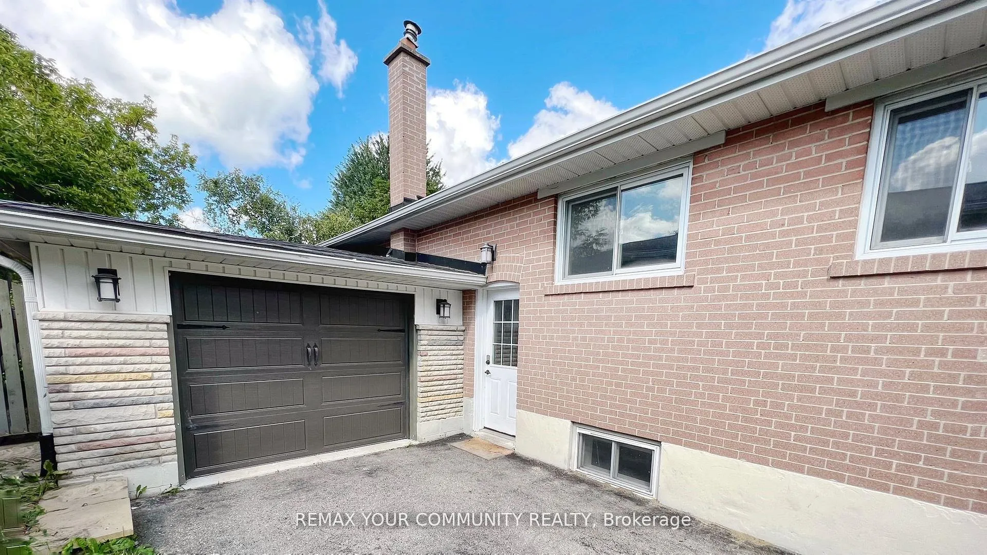 Photo 2 of Unit Lower, 32 Collins Crescent, Aurora, Aurora Heights — HOMEH