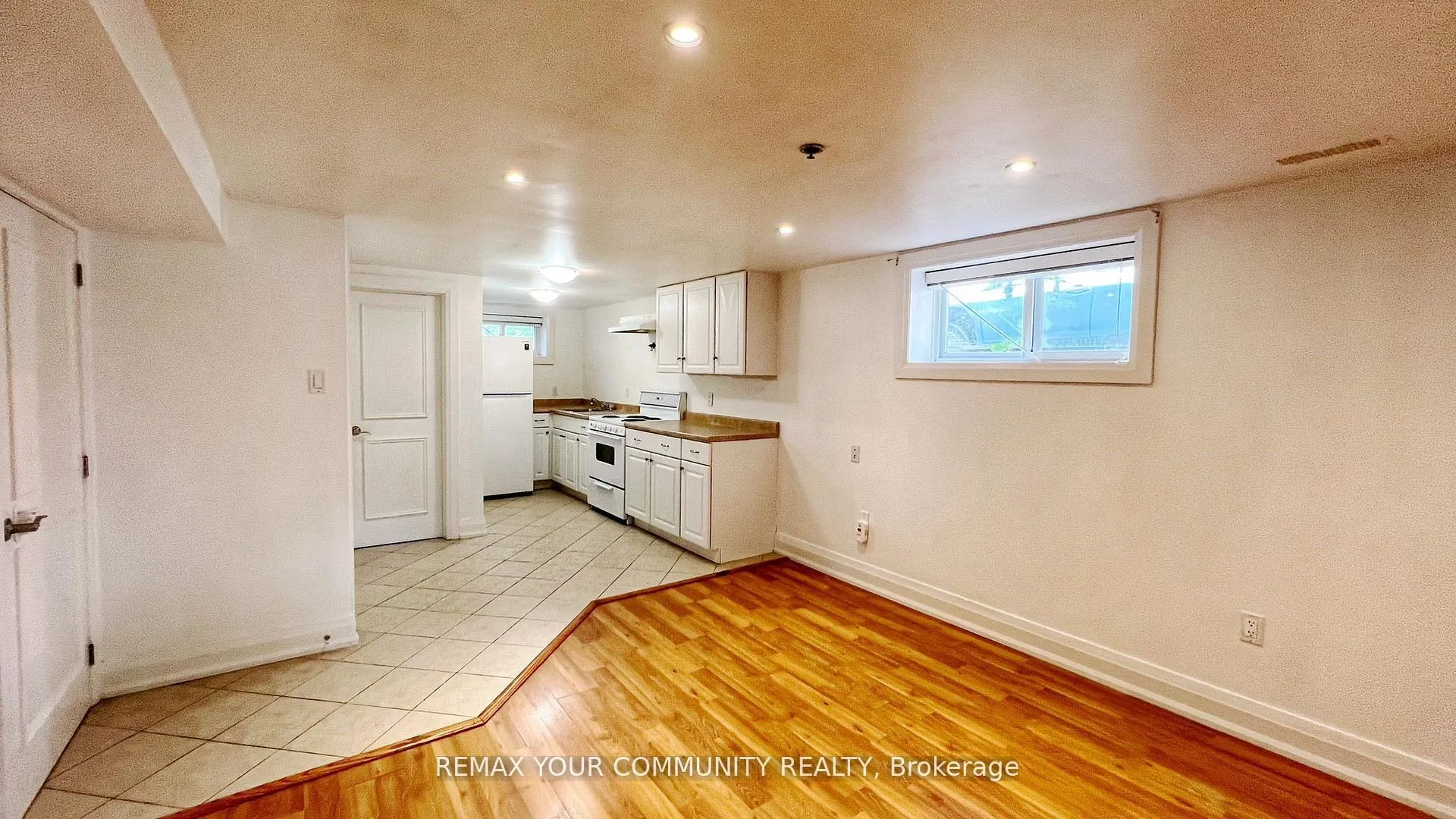 Photo 3 of Unit Lower, 32 Collins Crescent, Aurora, Aurora Heights — HOMEH