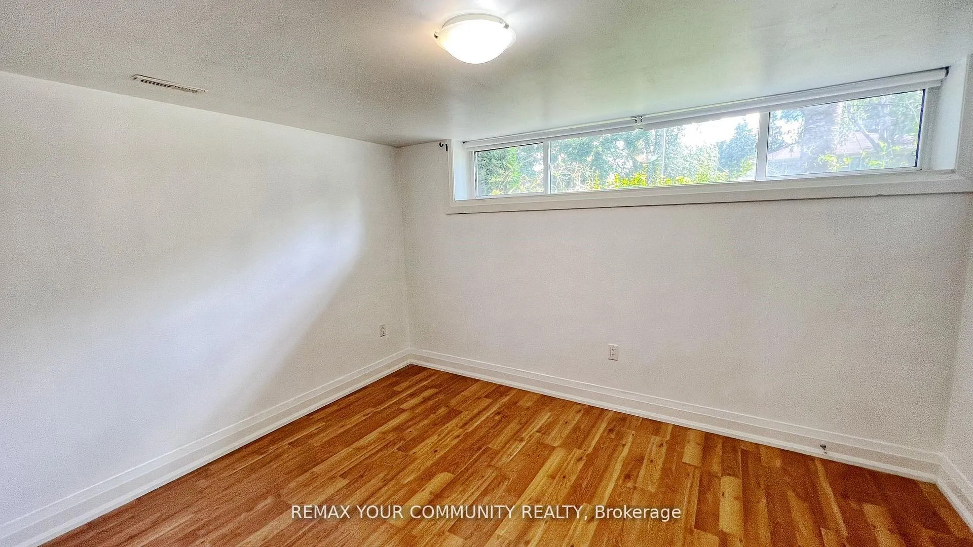 Photo 7 of Unit Lower, 32 Collins Crescent, Aurora, Aurora Heights — HOMEH
