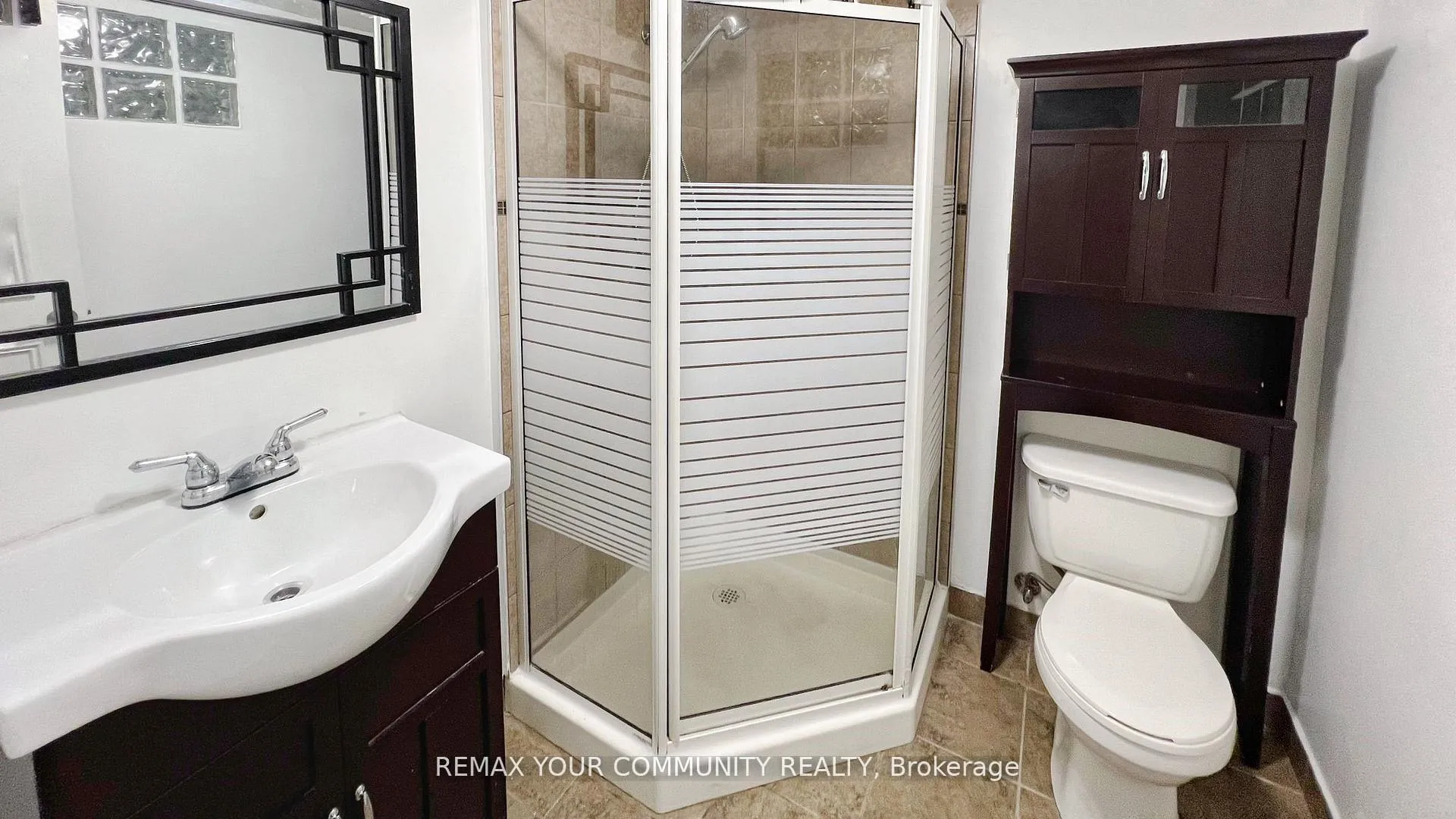Photo 11 of Unit Lower, 32 Collins Crescent, Aurora, Aurora Heights — HOMEH