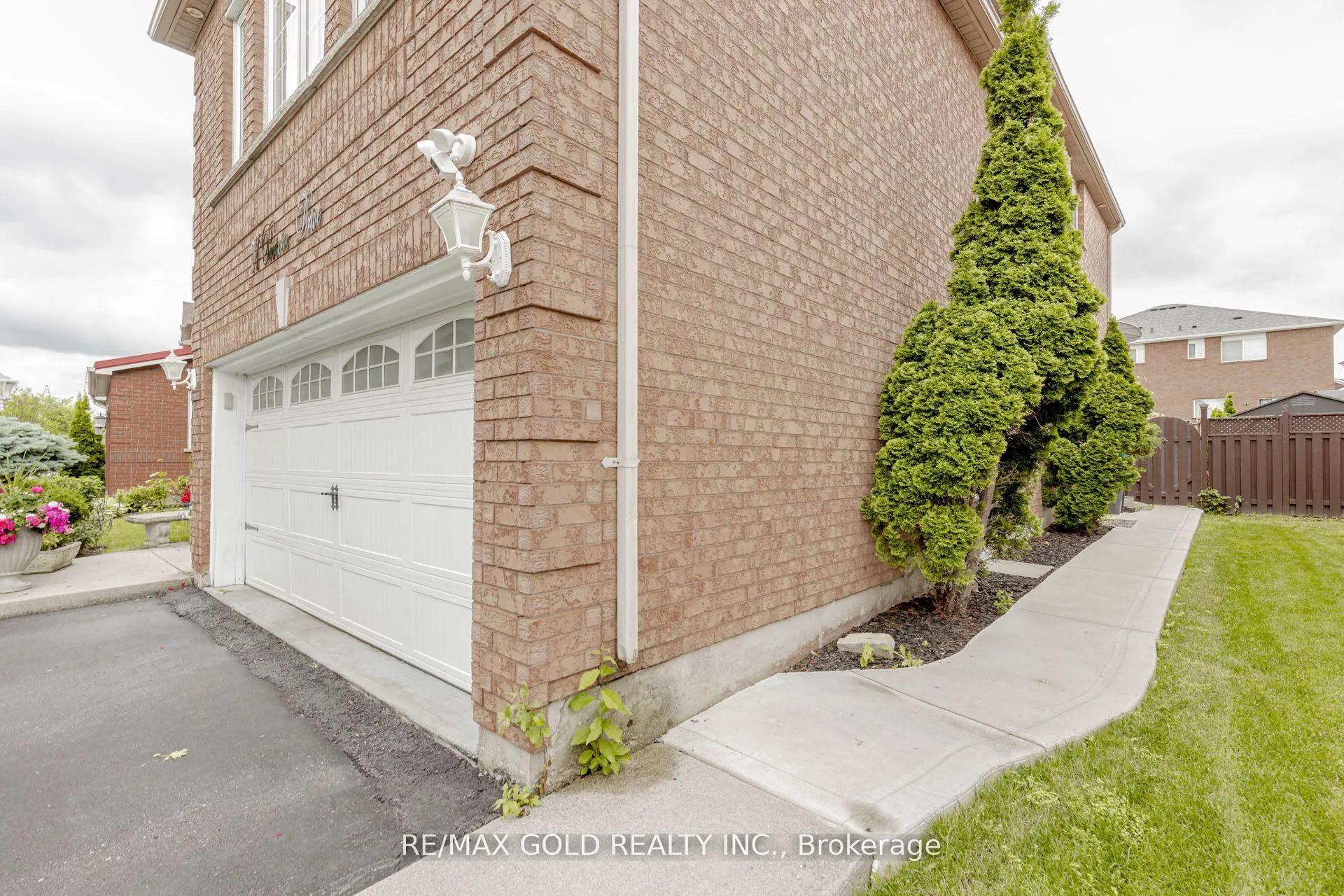 Photo 2 of Unit Basement, 71 Pertosa Drive, Brampton, Fletcher's Meadow — HOMEH