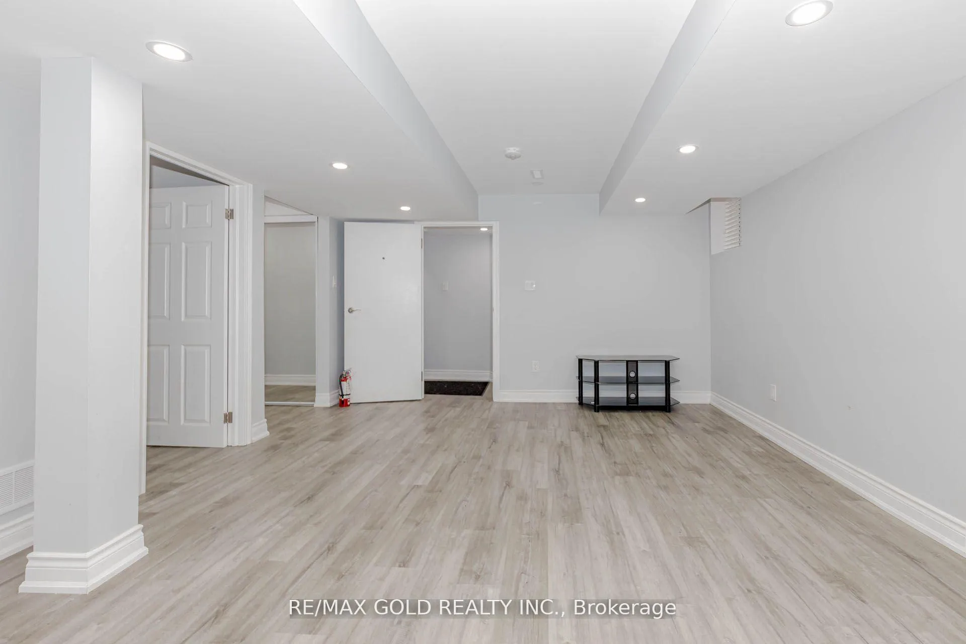 Photo 10 of Unit Basement, 71 Pertosa Drive, Brampton, Fletcher's Meadow — HOMEH