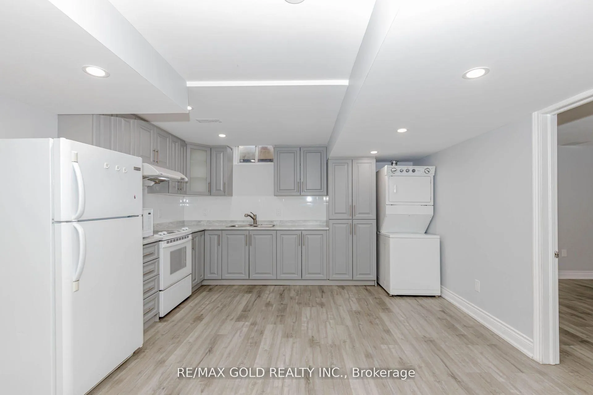 Photo 11 of Unit Basement, 71 Pertosa Drive, Brampton, Fletcher's Meadow — HOMEH