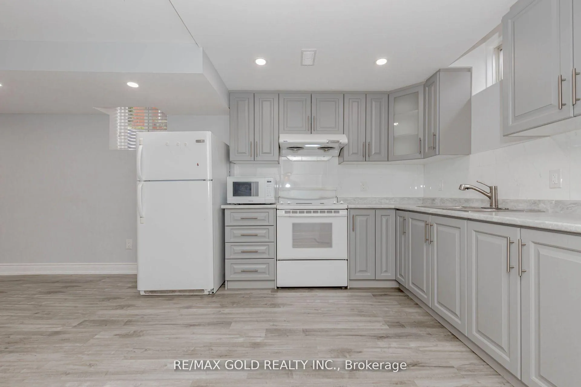 Photo 13 of Unit Basement, 71 Pertosa Drive, Brampton, Fletcher's Meadow — HOMEH