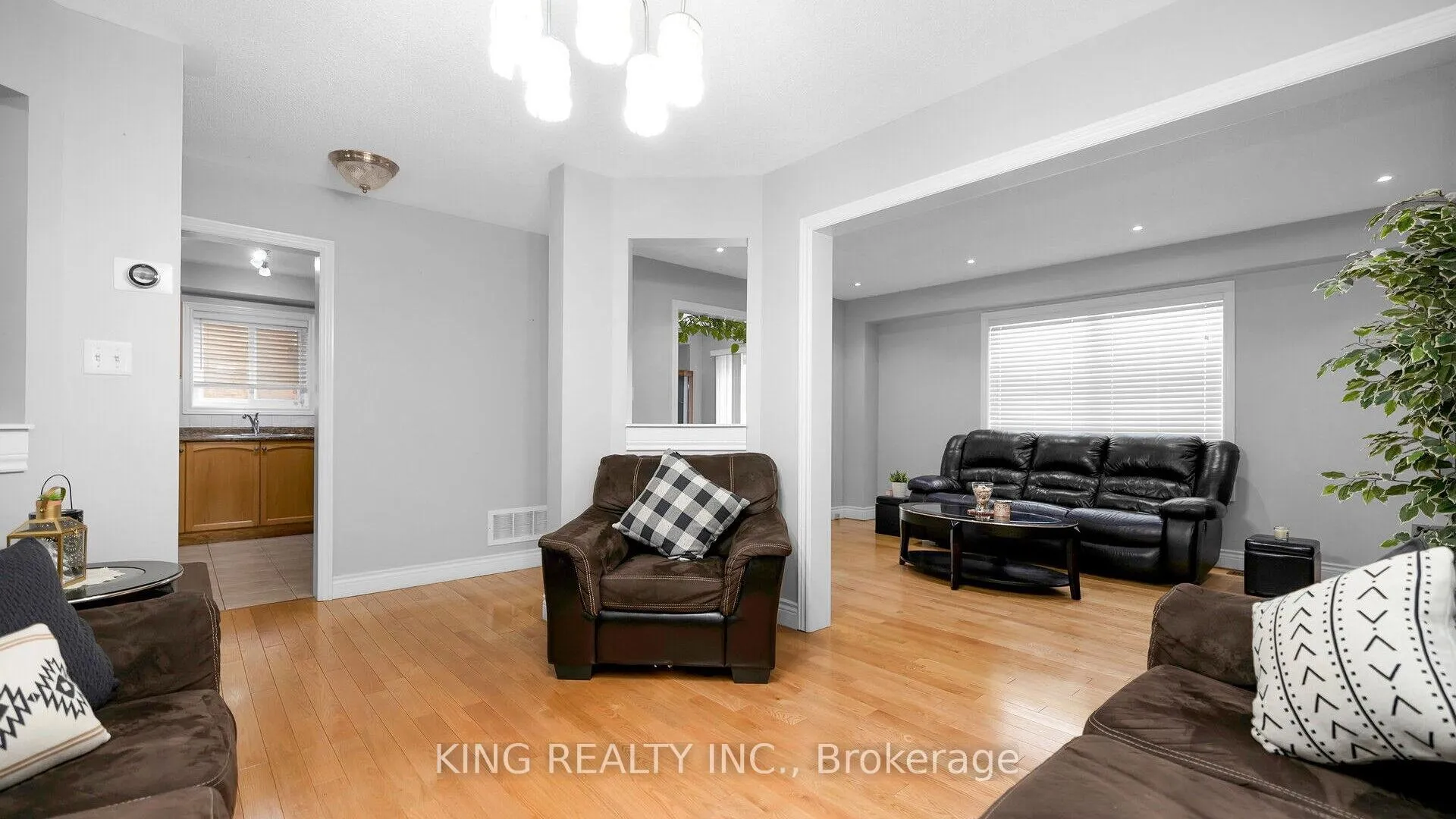 Photo 8 of 81 Turquoise Crescent, Brampton, Bram East — HOMEH