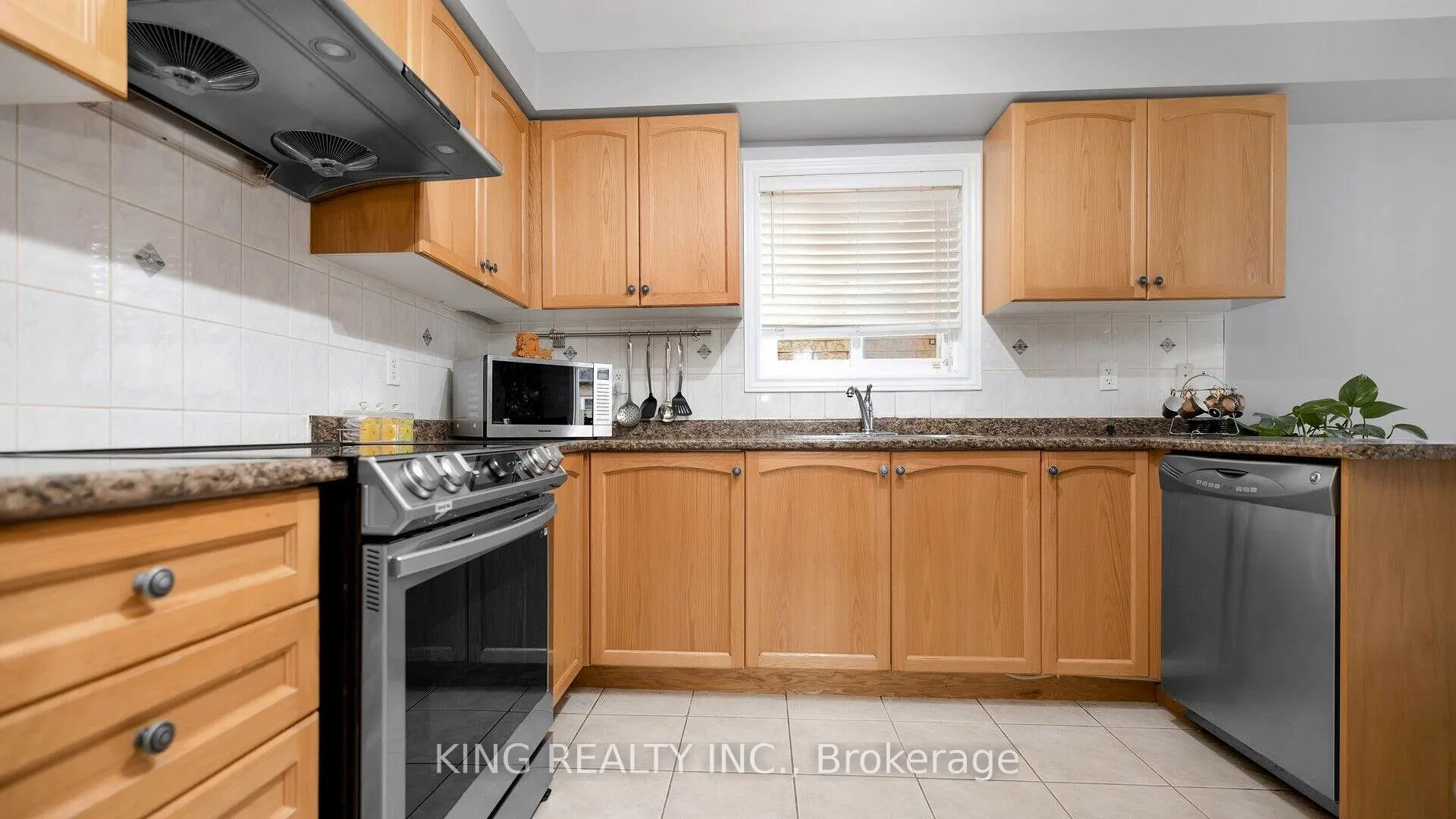 Photo 16 of 81 Turquoise Crescent, Brampton, Bram East — HOMEH