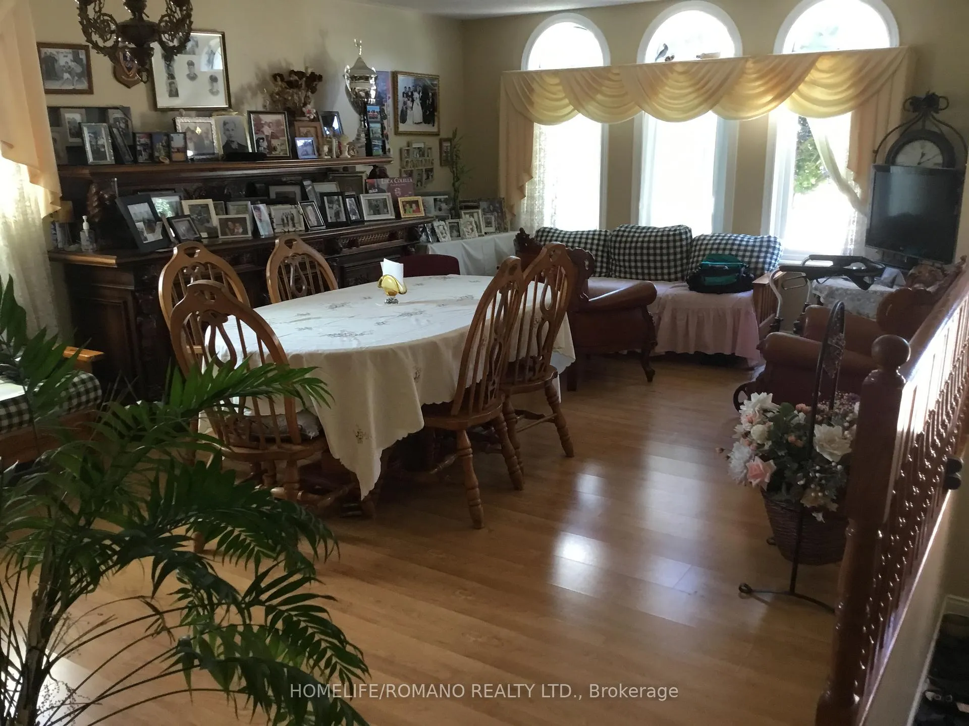 Photo 2 of 12 Boag Court, Barrie, Holly — HOMEH