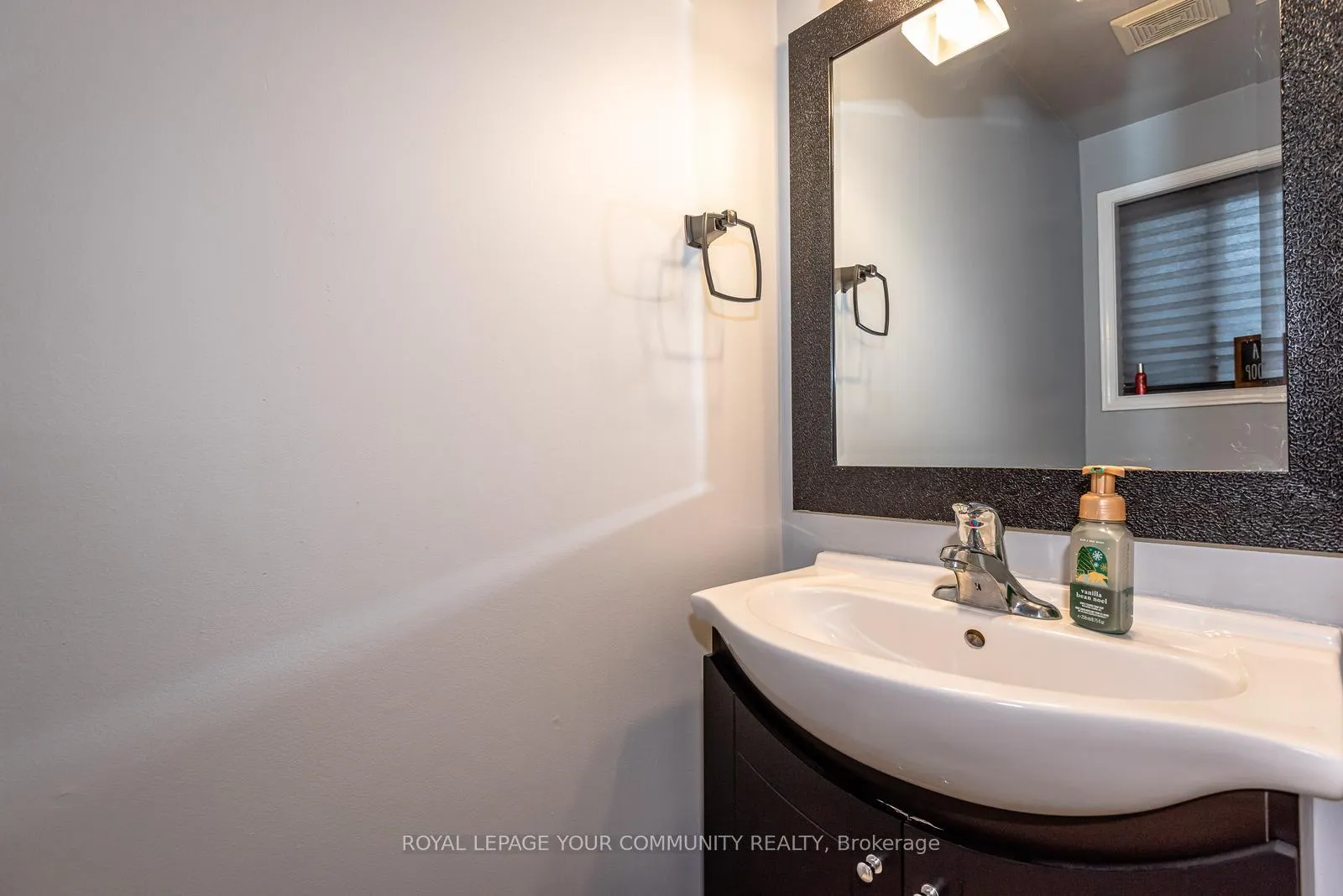 Photo 13 of 5 Pearl Drive, Orillia — HOMEH