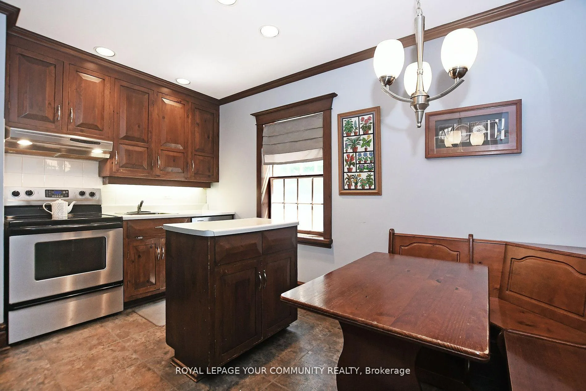 Photo 9 of 111 Edward Street, Aurora, Aurora Village — HOMEH