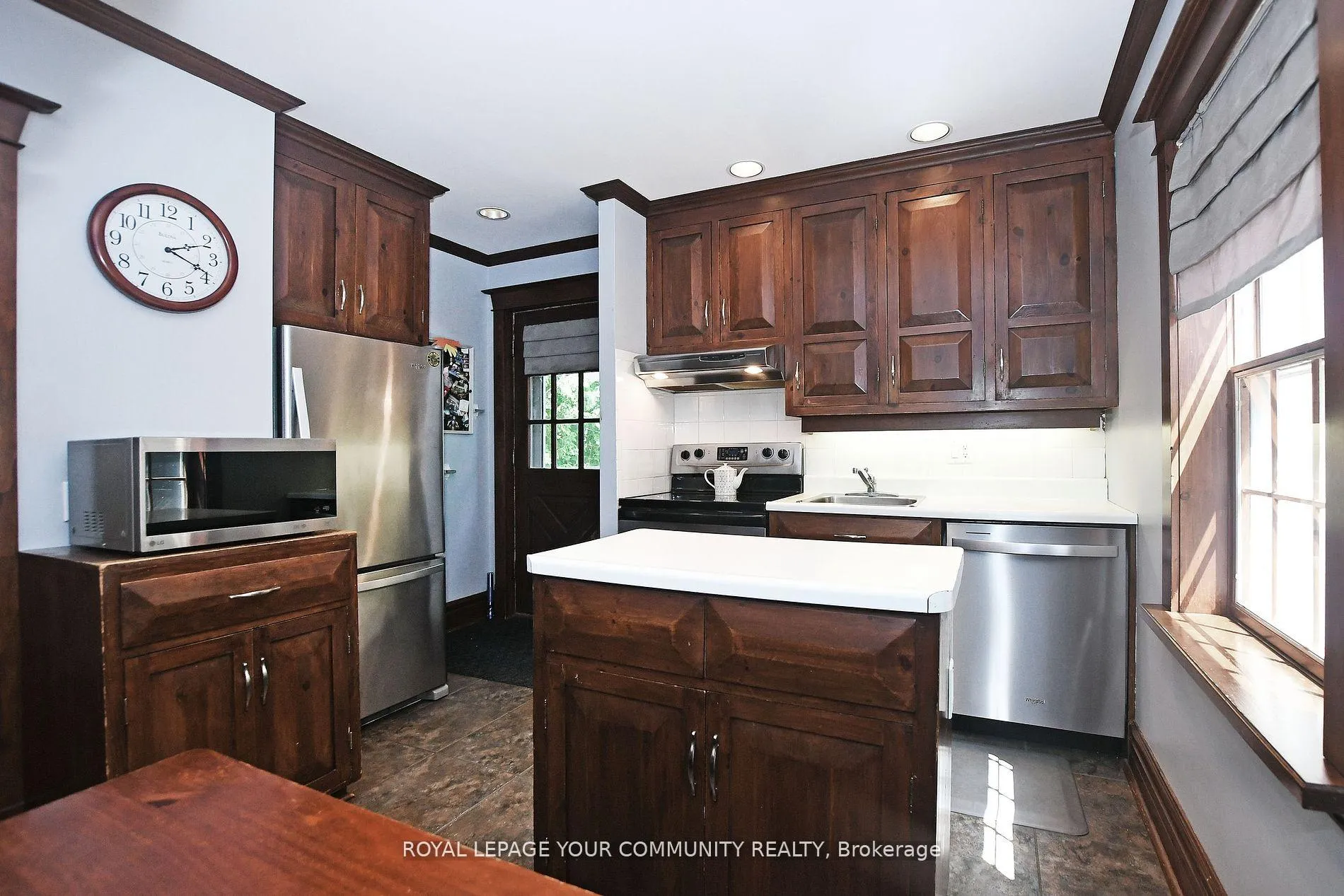Photo 10 of 111 Edward Street, Aurora, Aurora Village — HOMEH