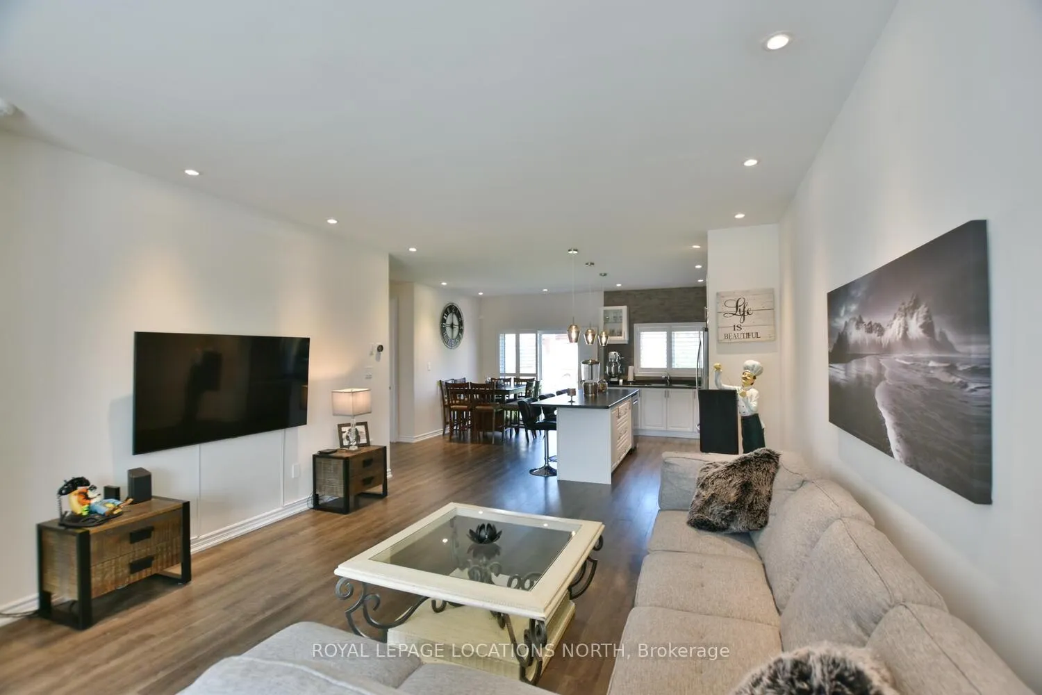 Photo 10 of 20 Bianca Crescent, Wasaga Beach — HOMEH