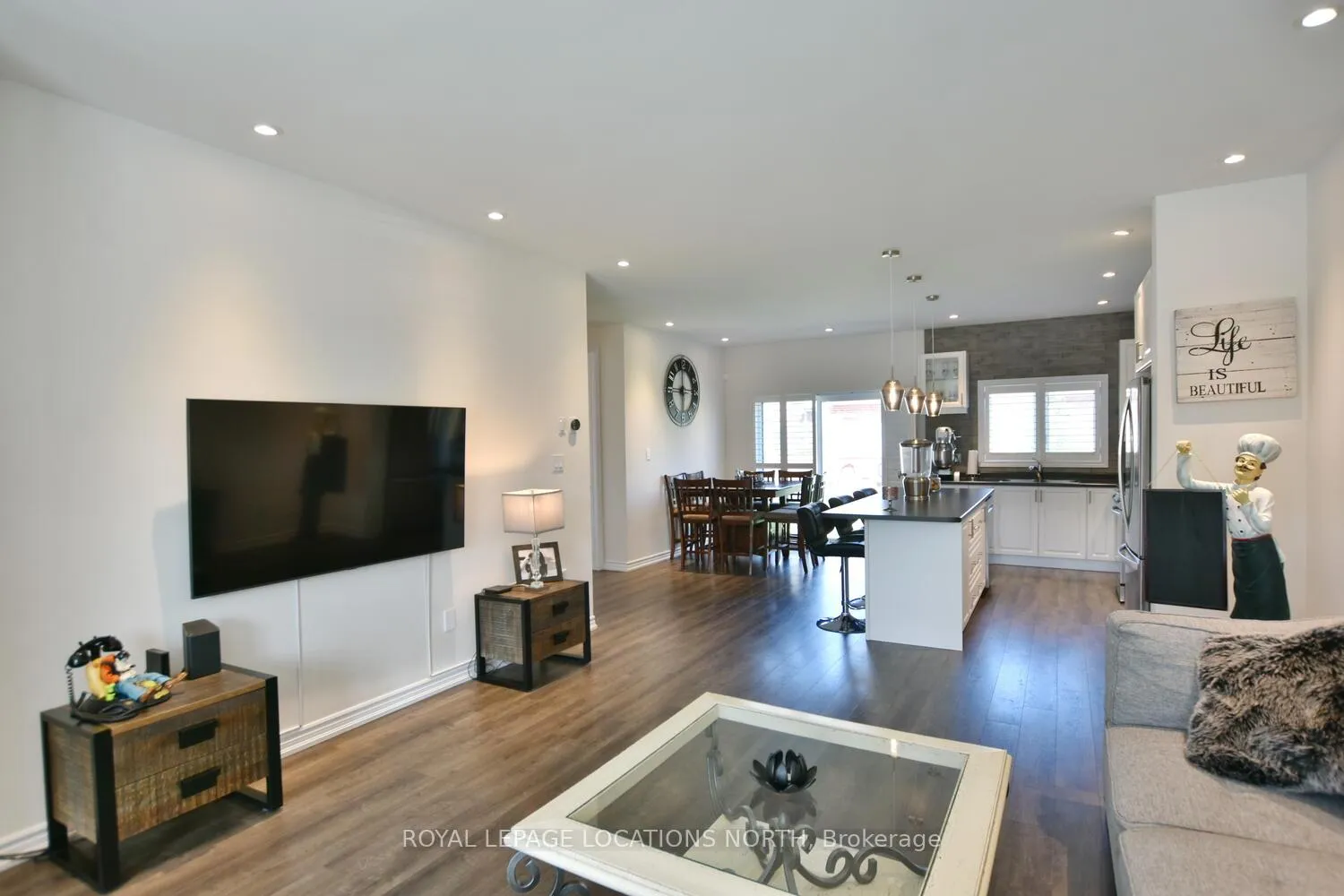Photo 11 of 20 Bianca Crescent, Wasaga Beach — HOMEH